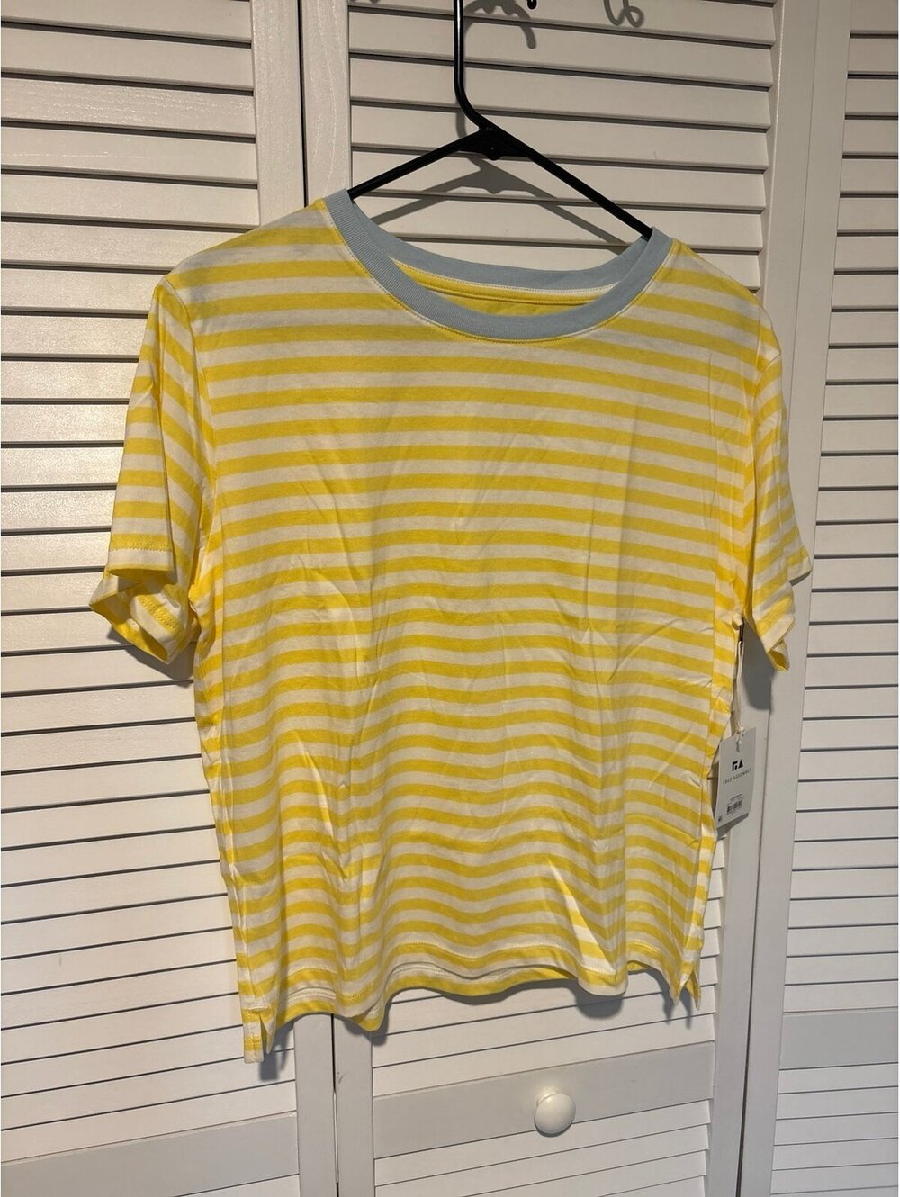 Free assembly crop box tee large